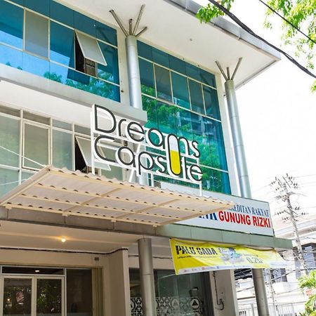 סמאראנג Reddoorz Hostel @ Di Panjaitan Simpang Lima מראה חיצוני תמונה