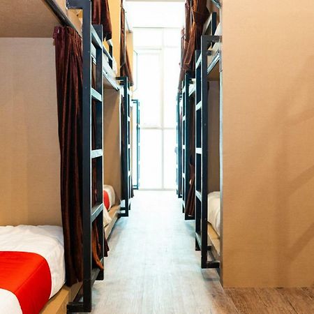 סמאראנג Reddoorz Hostel @ Di Panjaitan Simpang Lima מראה חיצוני תמונה