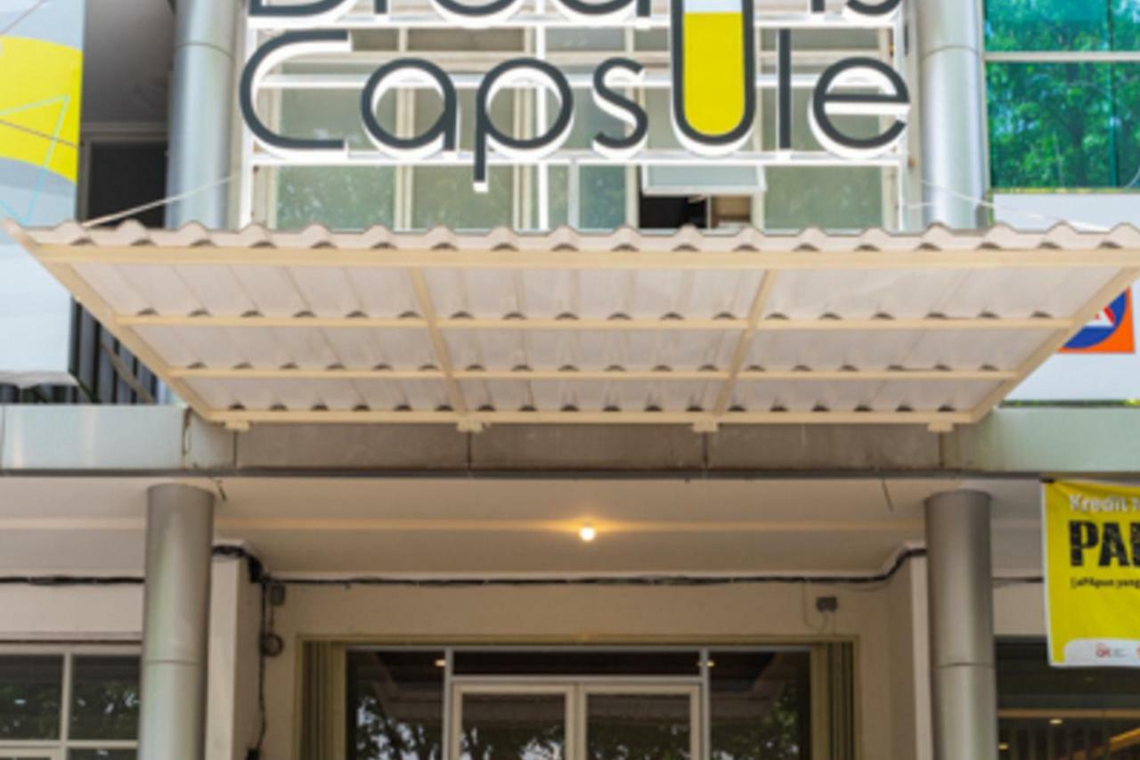 סמאראנג Reddoorz Hostel @ Di Panjaitan Simpang Lima מראה חיצוני תמונה