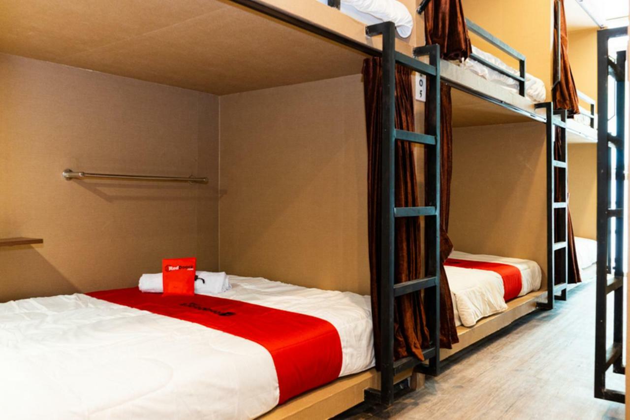 סמאראנג Reddoorz Hostel @ Di Panjaitan Simpang Lima מראה חיצוני תמונה